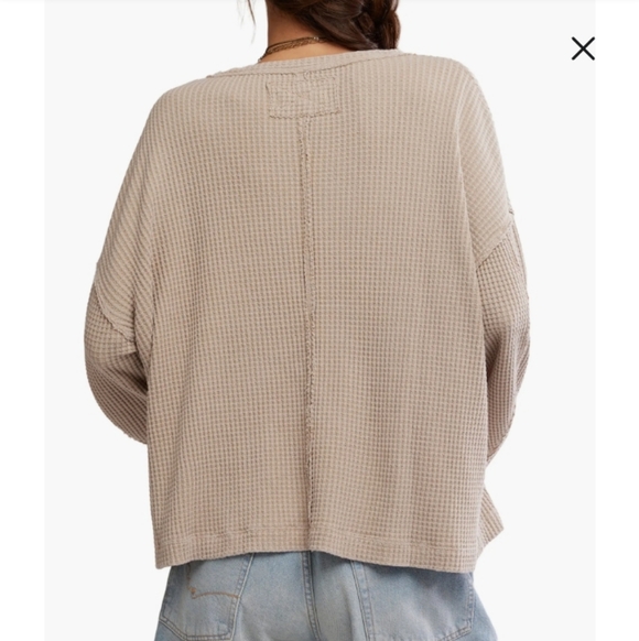 🦄 Free People Beige Waffle Knit Sweater M Oversized 24" Pit - Picture 2 of 9